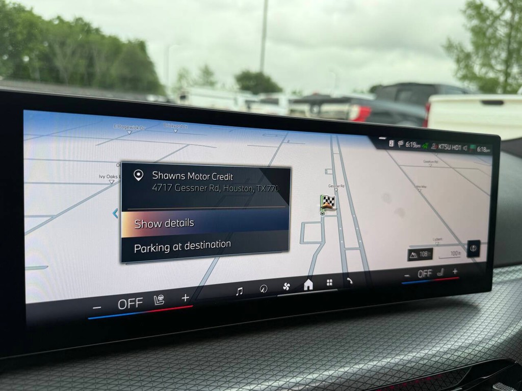 BMW 3 Series Vehicle Full-screen Gallery Image 22