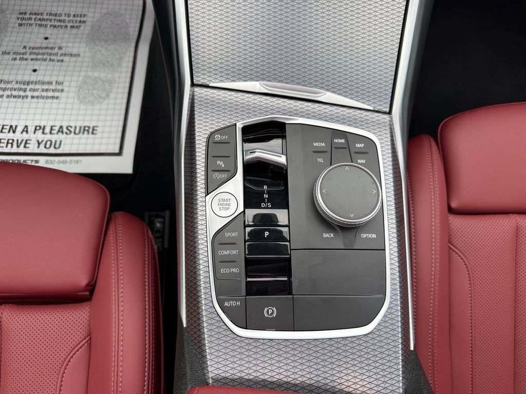 BMW 3 Series Vehicle Full-screen Gallery Image 26