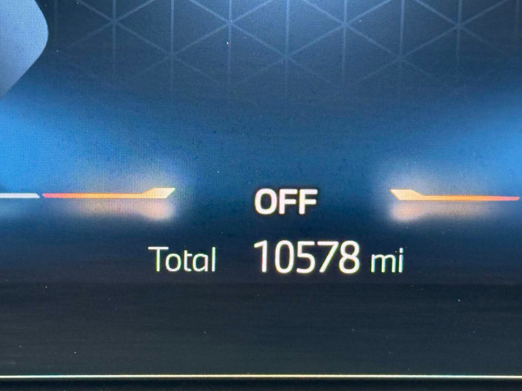 BMW 3 Series Vehicle Full-screen Gallery Image 30