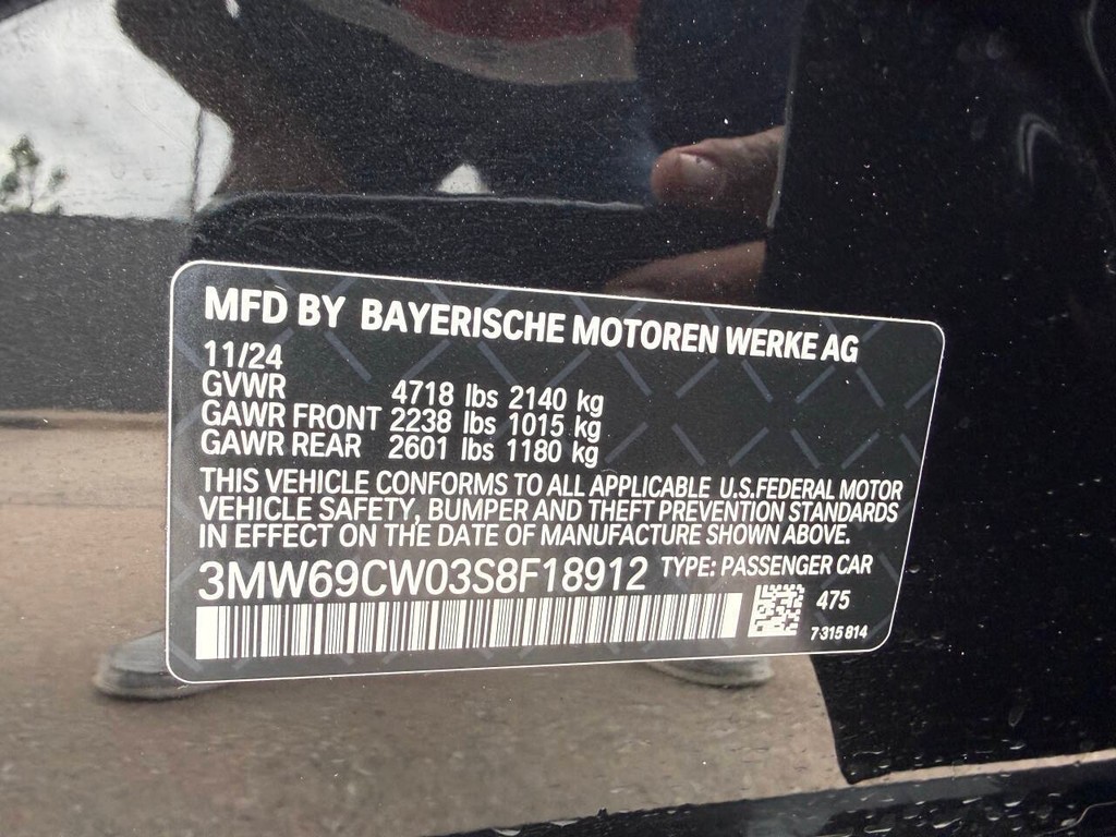 BMW 3 Series Vehicle Full-screen Gallery Image 31