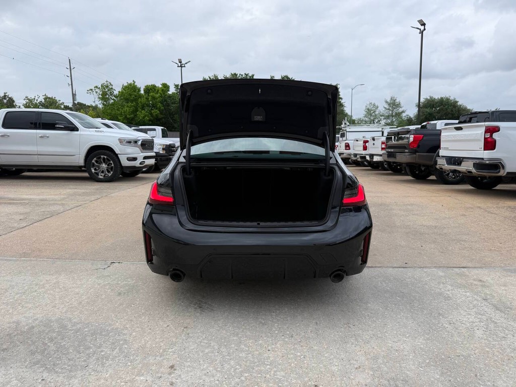 BMW 3 Series Vehicle Full-screen Gallery Image 34