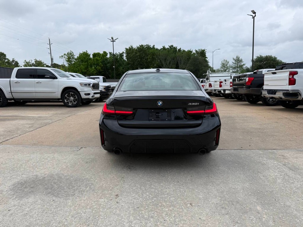 BMW 3 Series Vehicle Full-screen Gallery Image 35