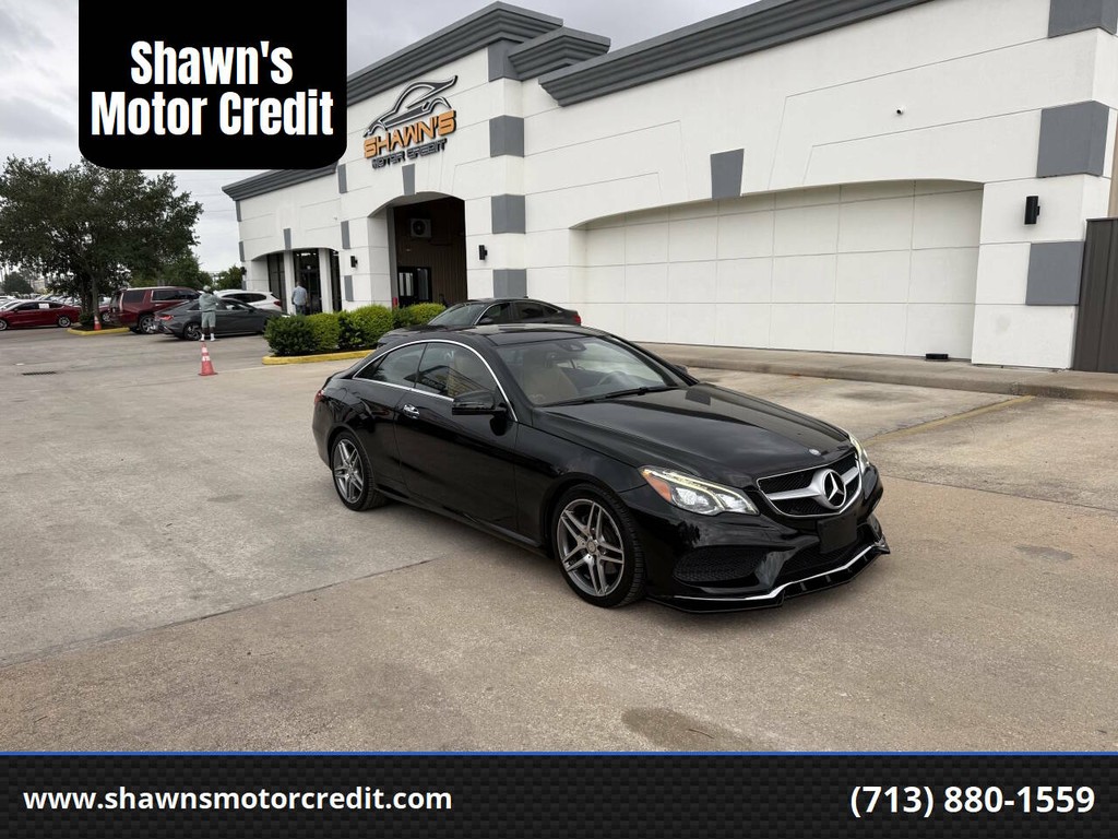 Mercedes-Benz E-Class Vehicle Full-screen Gallery Image 02