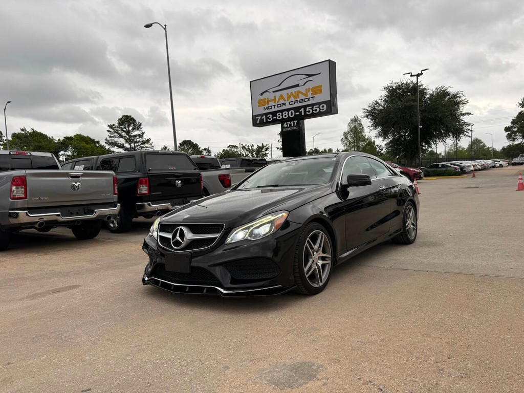 Mercedes-Benz E-Class Vehicle Full-screen Gallery Image 37