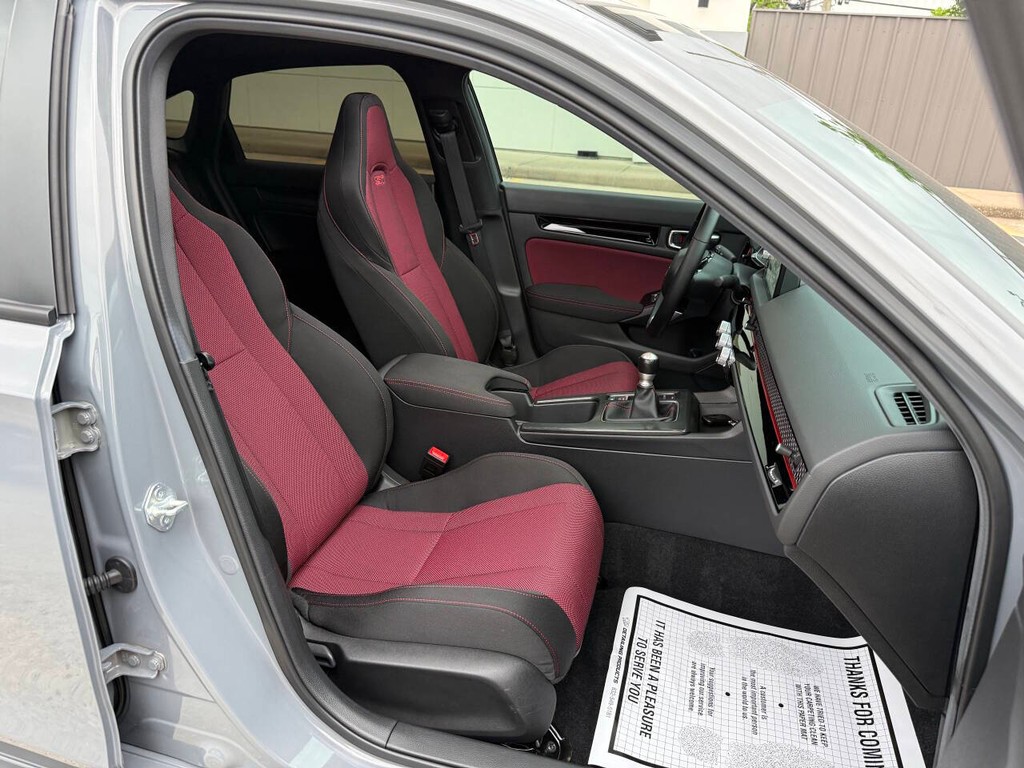 Honda Civic Si Vehicle Full-screen Gallery Image 10