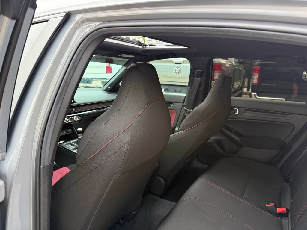 Honda Civic Si Vehicle Full-screen Gallery Image 12