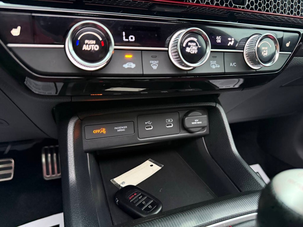 Honda Civic Si Vehicle Full-screen Gallery Image 28