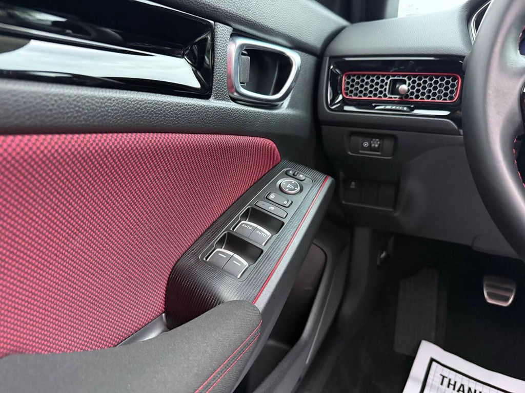 Honda Civic Si Vehicle Full-screen Gallery Image 30