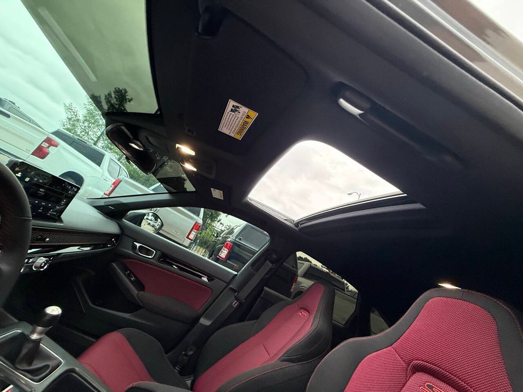 Honda Civic Si Vehicle Full-screen Gallery Image 31