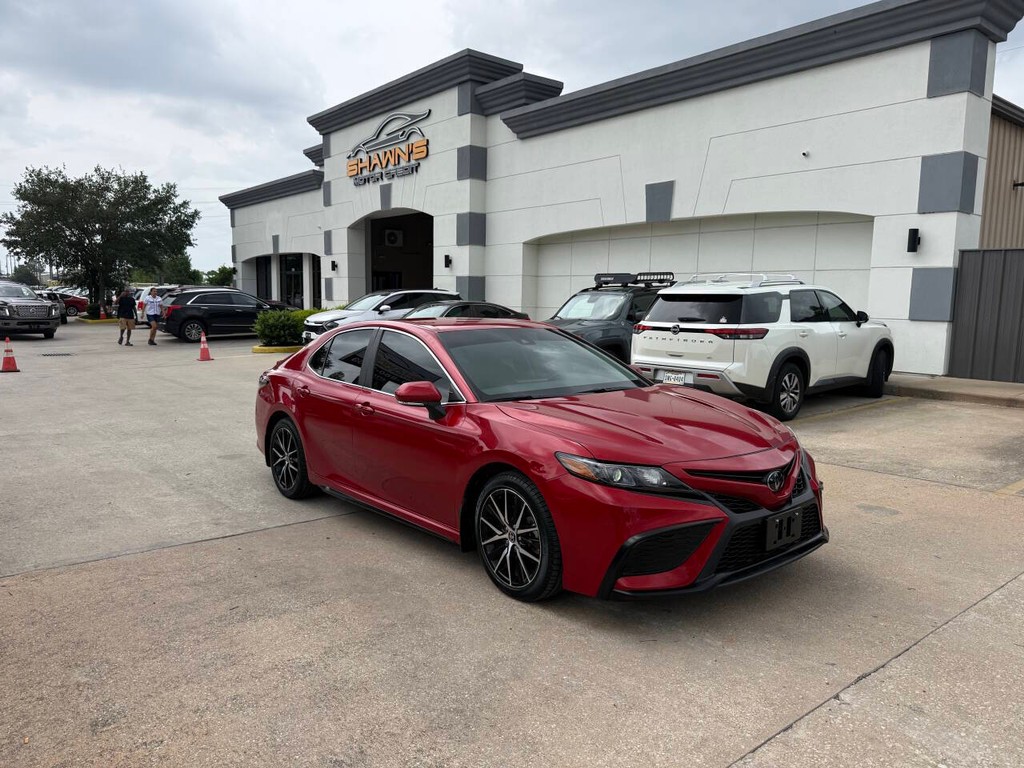 Toyota Camry Vehicle Full-screen Gallery Image 02