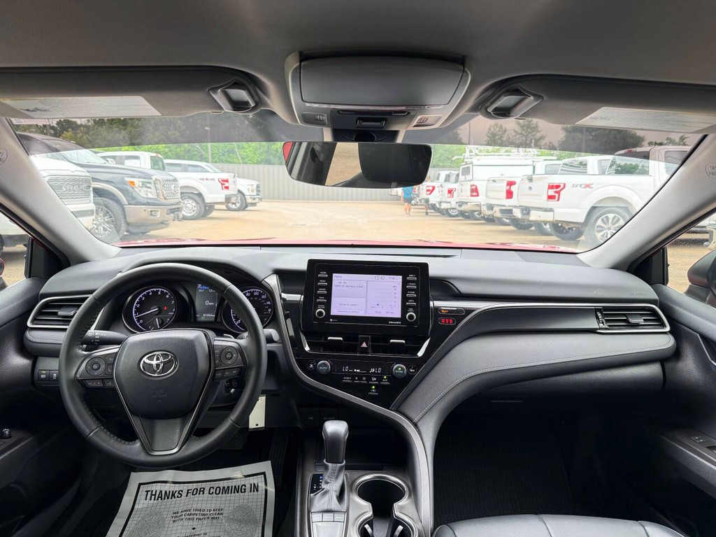 Toyota Camry Vehicle Full-screen Gallery Image 16