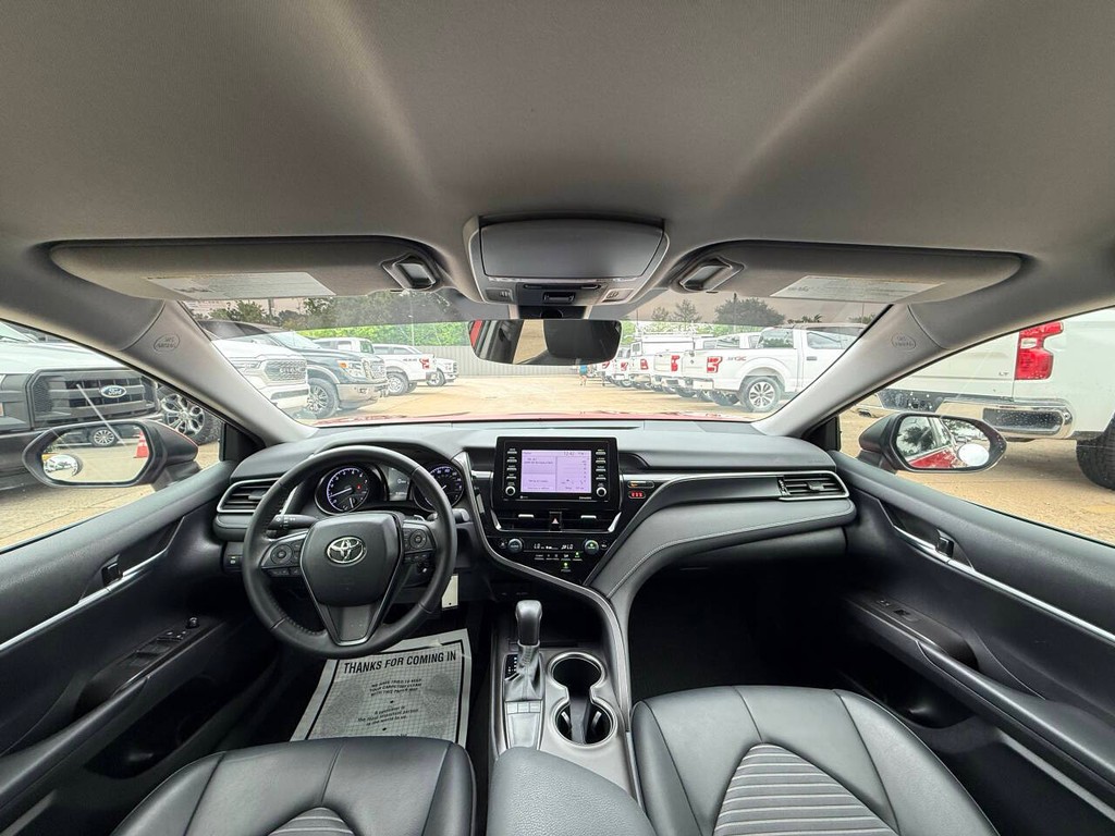 Toyota Camry Vehicle Full-screen Gallery Image 17