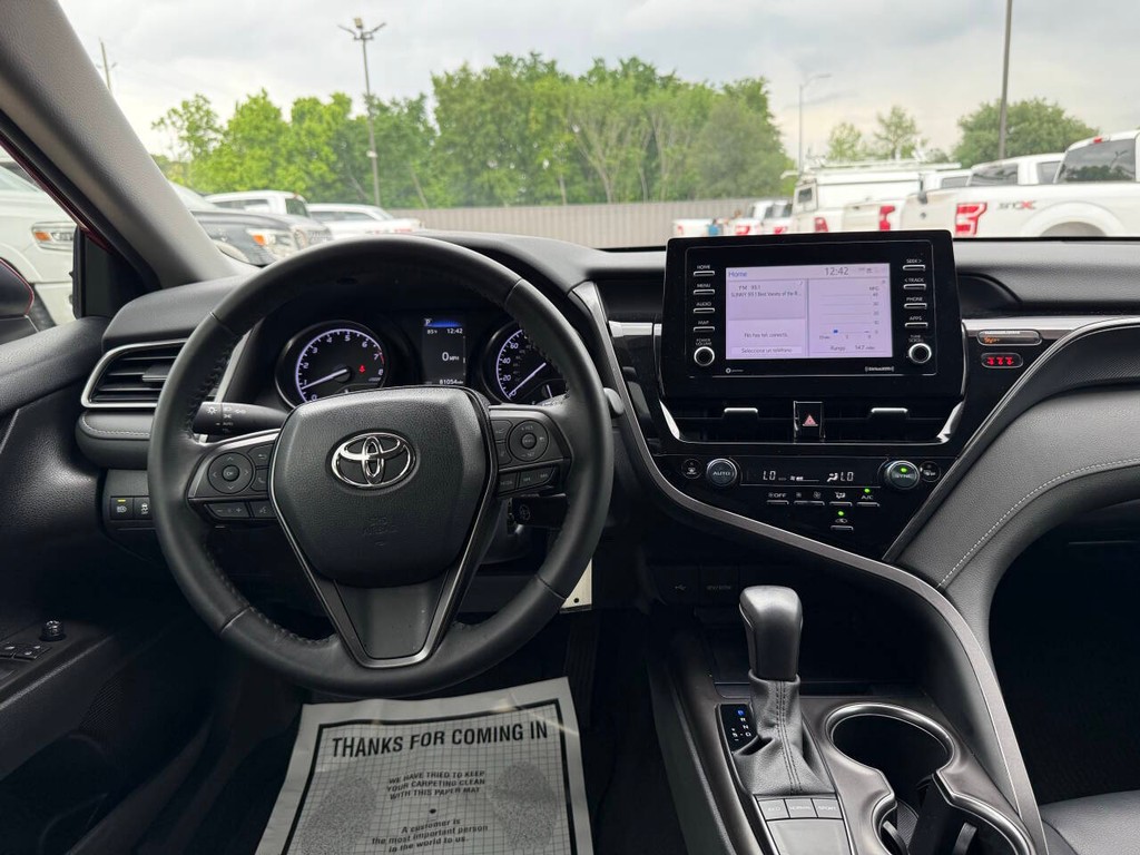 Toyota Camry Vehicle Full-screen Gallery Image 20