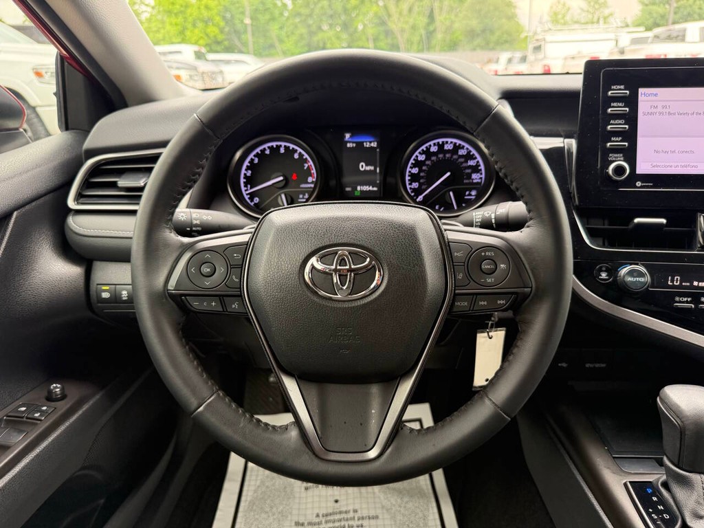 Toyota Camry Vehicle Full-screen Gallery Image 21