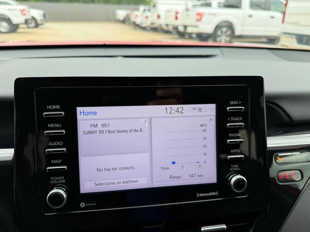 Toyota Camry Vehicle Full-screen Gallery Image 24