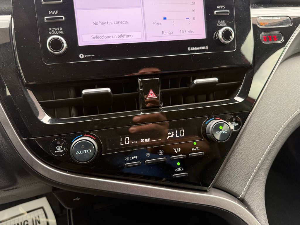 Toyota Camry Vehicle Full-screen Gallery Image 26