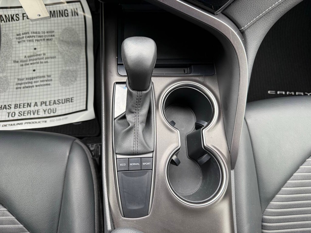 Toyota Camry Vehicle Full-screen Gallery Image 28