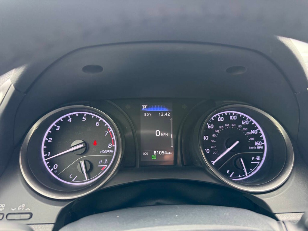 Toyota Camry Vehicle Full-screen Gallery Image 30