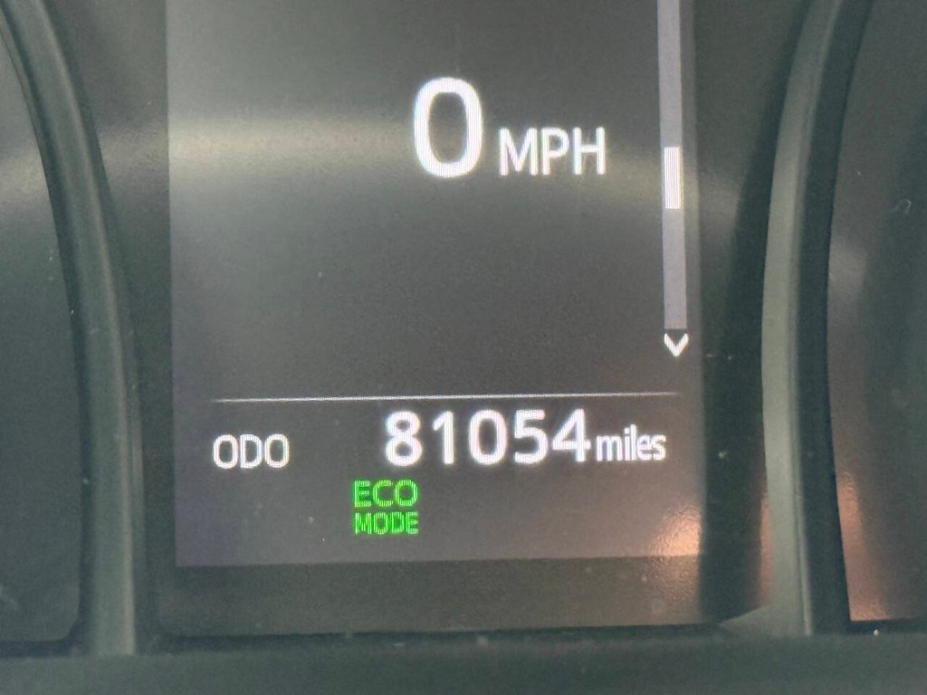 Toyota Camry Vehicle Full-screen Gallery Image 31