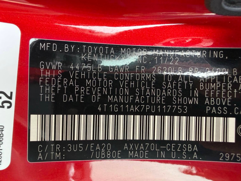 Toyota Camry Vehicle Full-screen Gallery Image 32