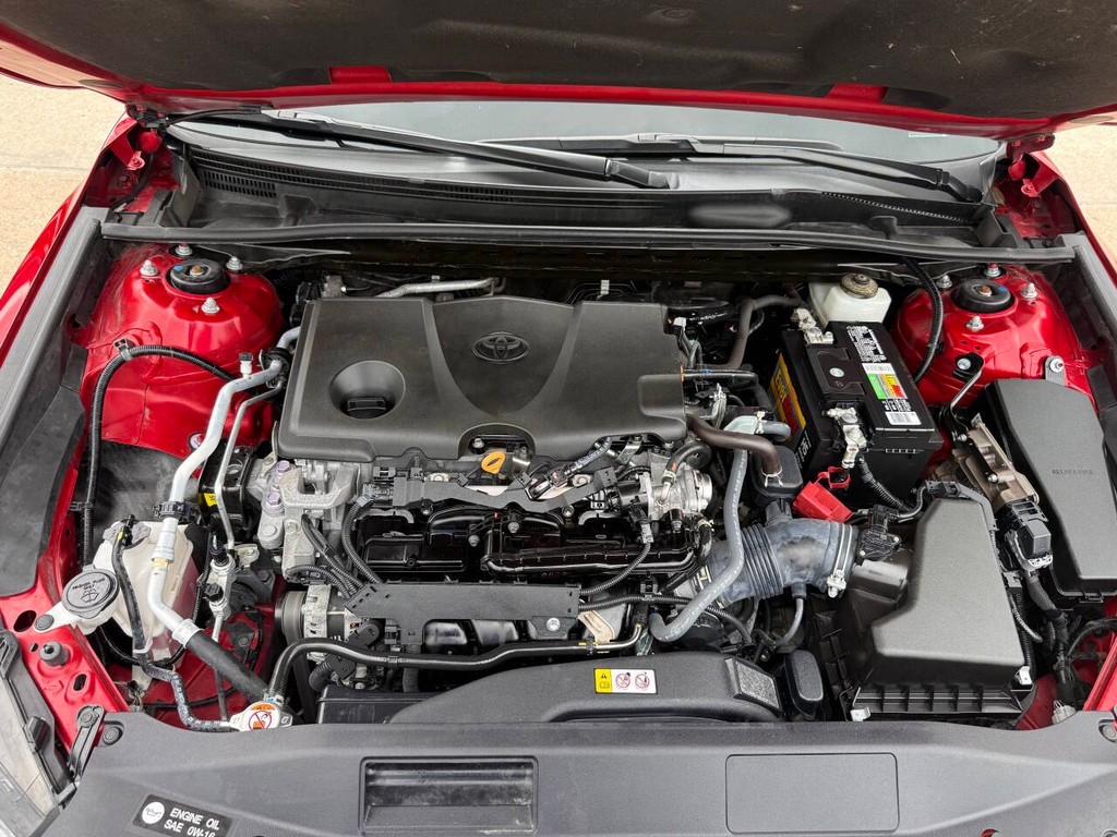 Toyota Camry Vehicle Full-screen Gallery Image 33