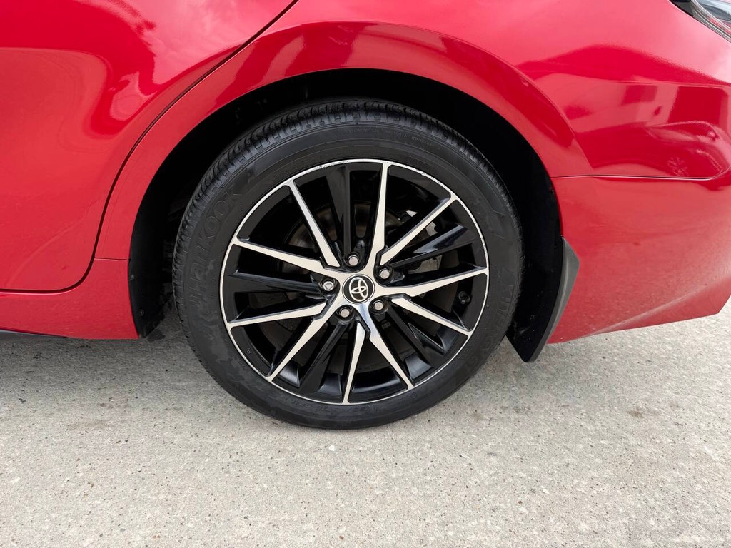 Toyota Camry Vehicle Full-screen Gallery Image 34