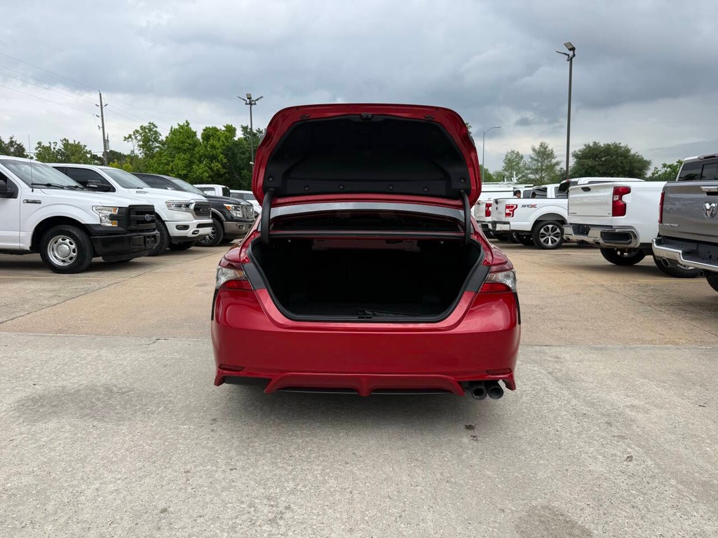 Toyota Camry Vehicle Full-screen Gallery Image 35