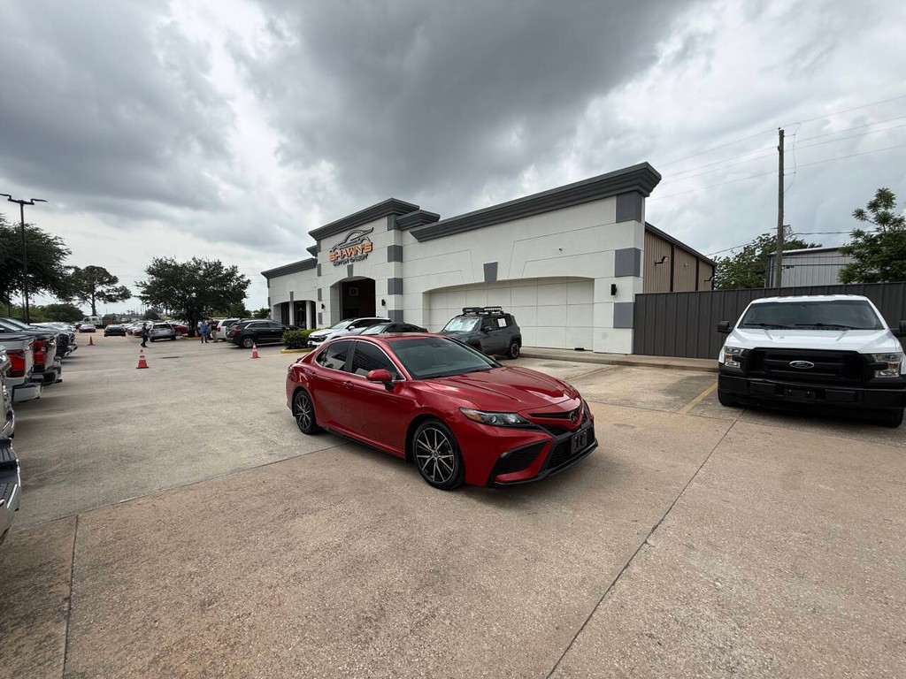 Toyota Camry Vehicle Full-screen Gallery Image 41