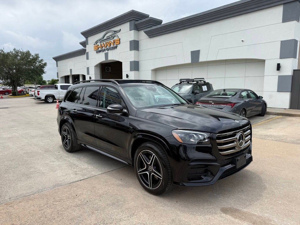 Mercedes-Benz GLS Vehicle Full-screen Gallery Image 02