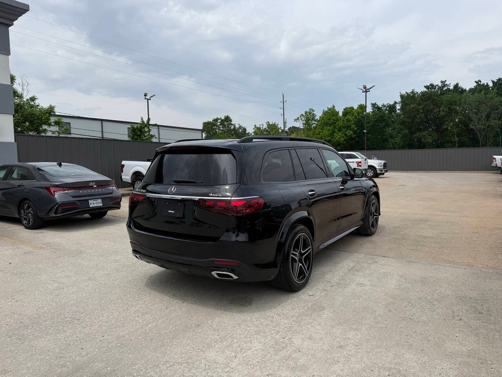 Mercedes-Benz GLS Vehicle Full-screen Gallery Image 05