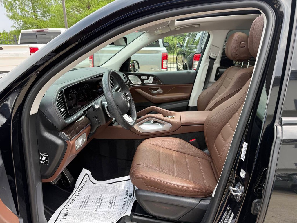 Mercedes-Benz GLS Vehicle Full-screen Gallery Image 07