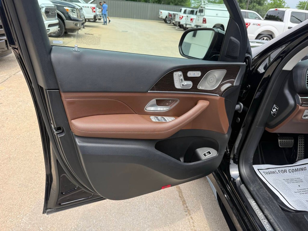 Mercedes-Benz GLS Vehicle Full-screen Gallery Image 08