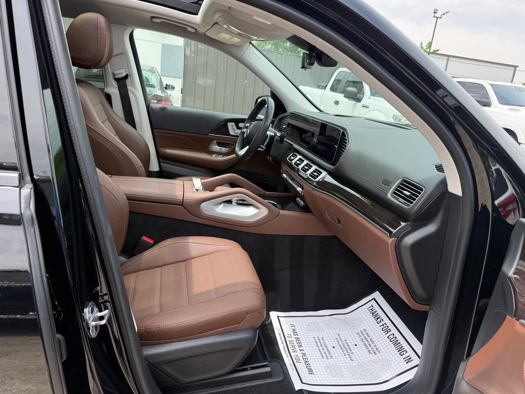 Mercedes-Benz GLS Vehicle Full-screen Gallery Image 10