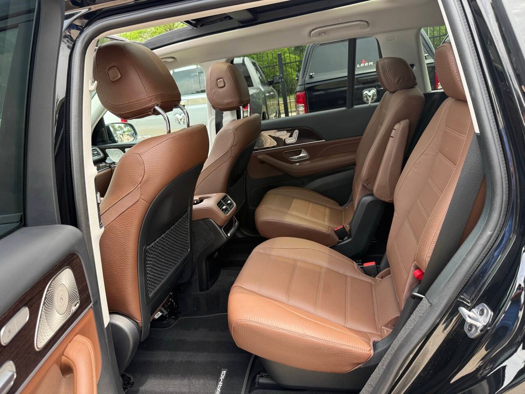 Mercedes-Benz GLS Vehicle Full-screen Gallery Image 13