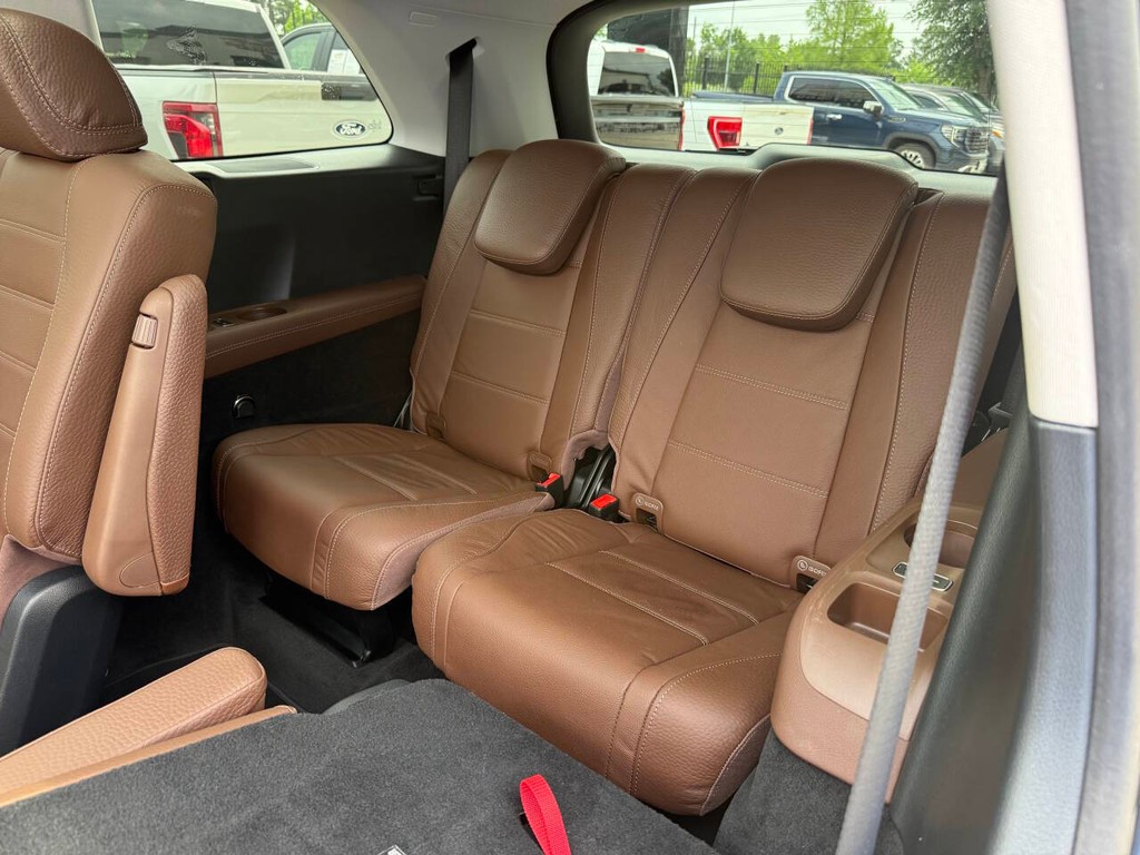 Mercedes-Benz GLS Vehicle Full-screen Gallery Image 14