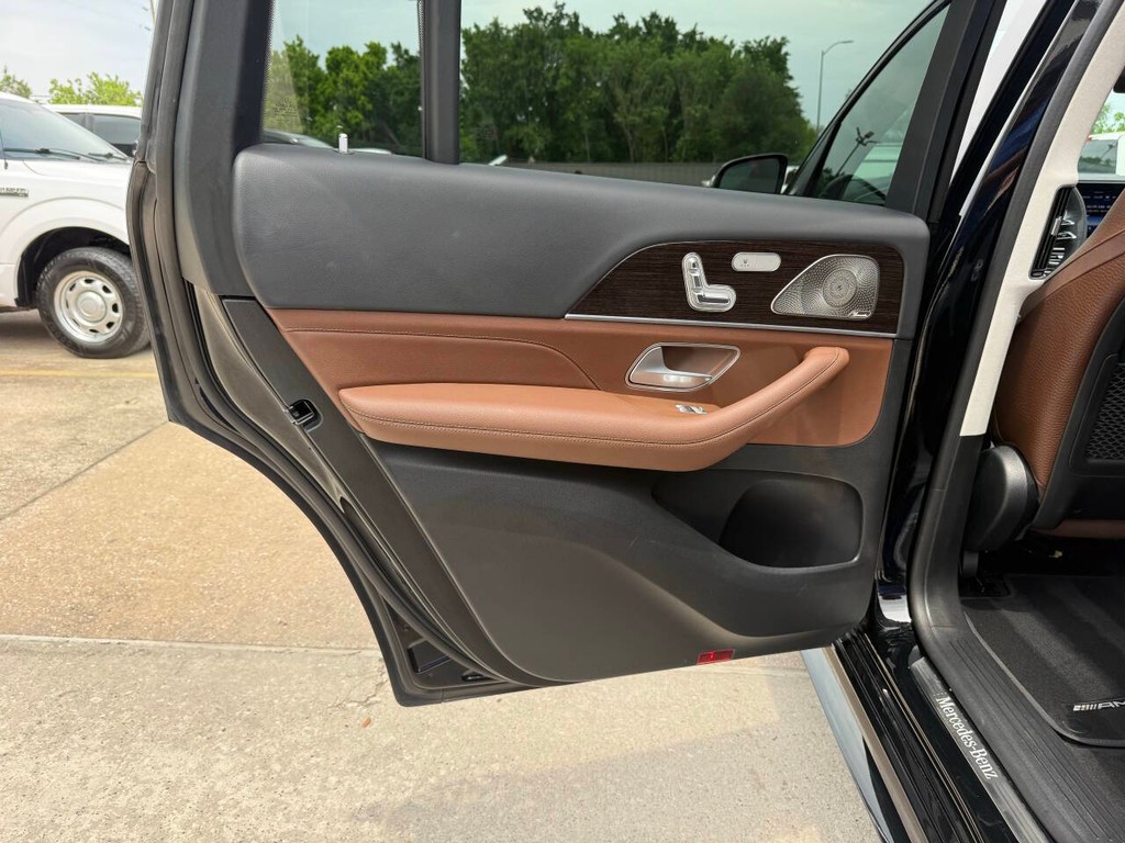 Mercedes-Benz GLS Vehicle Full-screen Gallery Image 15