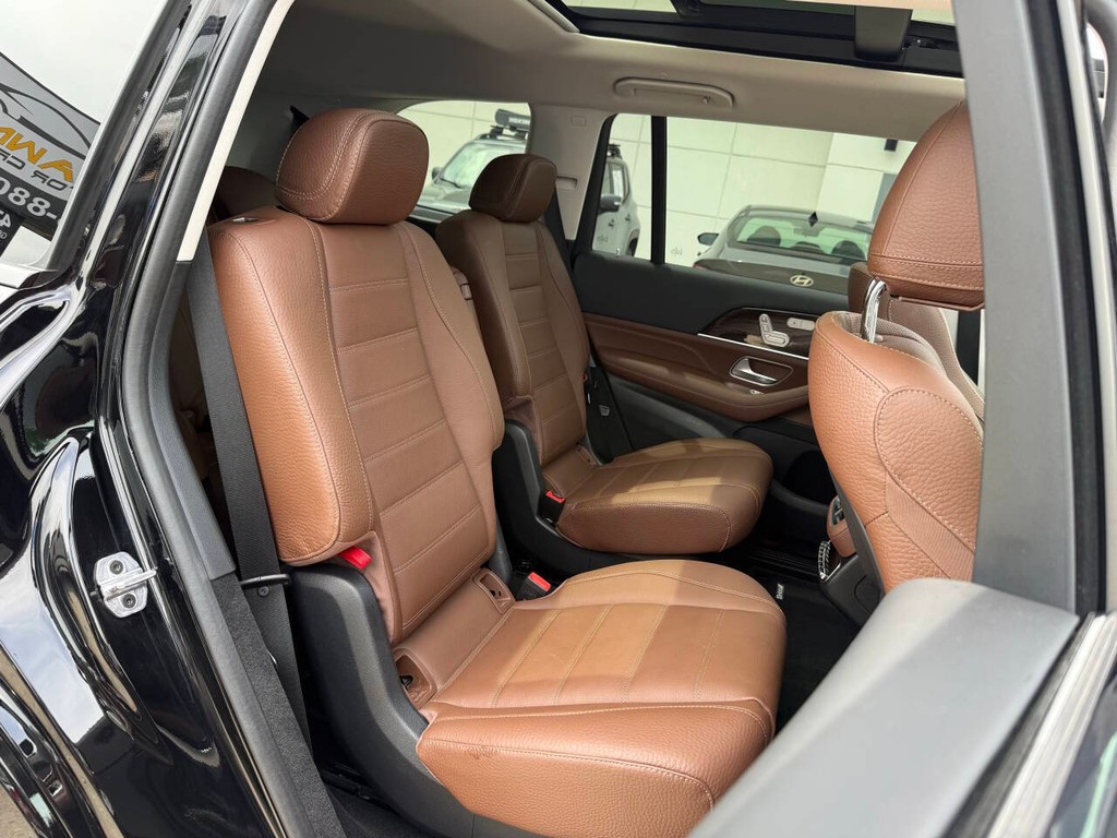 Mercedes-Benz GLS Vehicle Full-screen Gallery Image 16