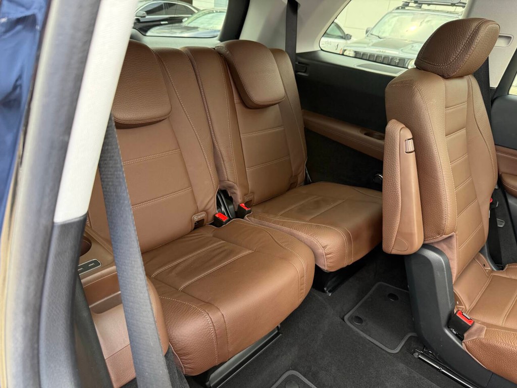 Mercedes-Benz GLS Vehicle Full-screen Gallery Image 17