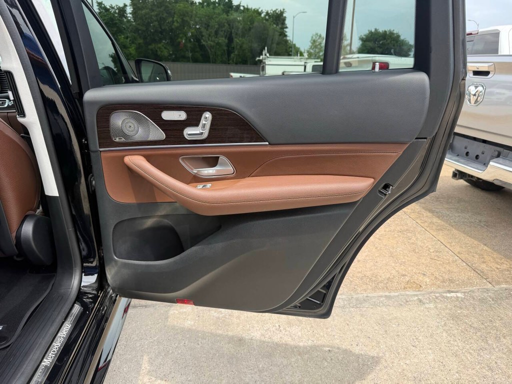 Mercedes-Benz GLS Vehicle Full-screen Gallery Image 18