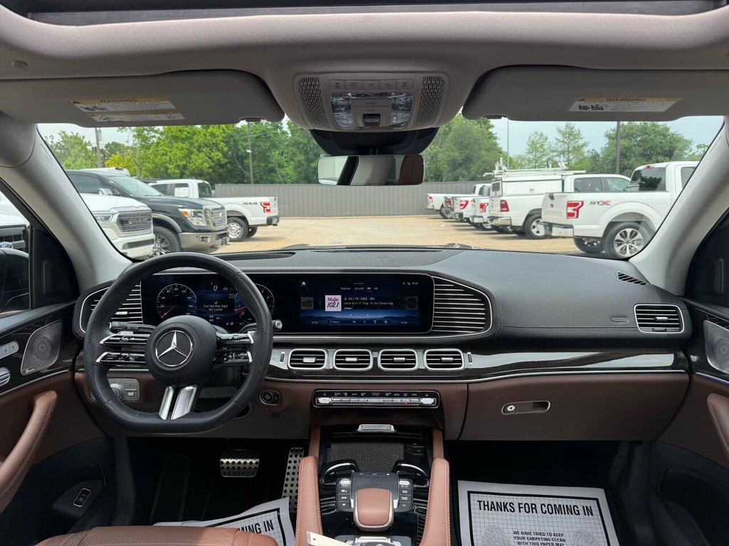 Mercedes-Benz GLS Vehicle Full-screen Gallery Image 19