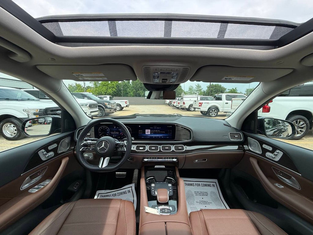 Mercedes-Benz GLS Vehicle Full-screen Gallery Image 20