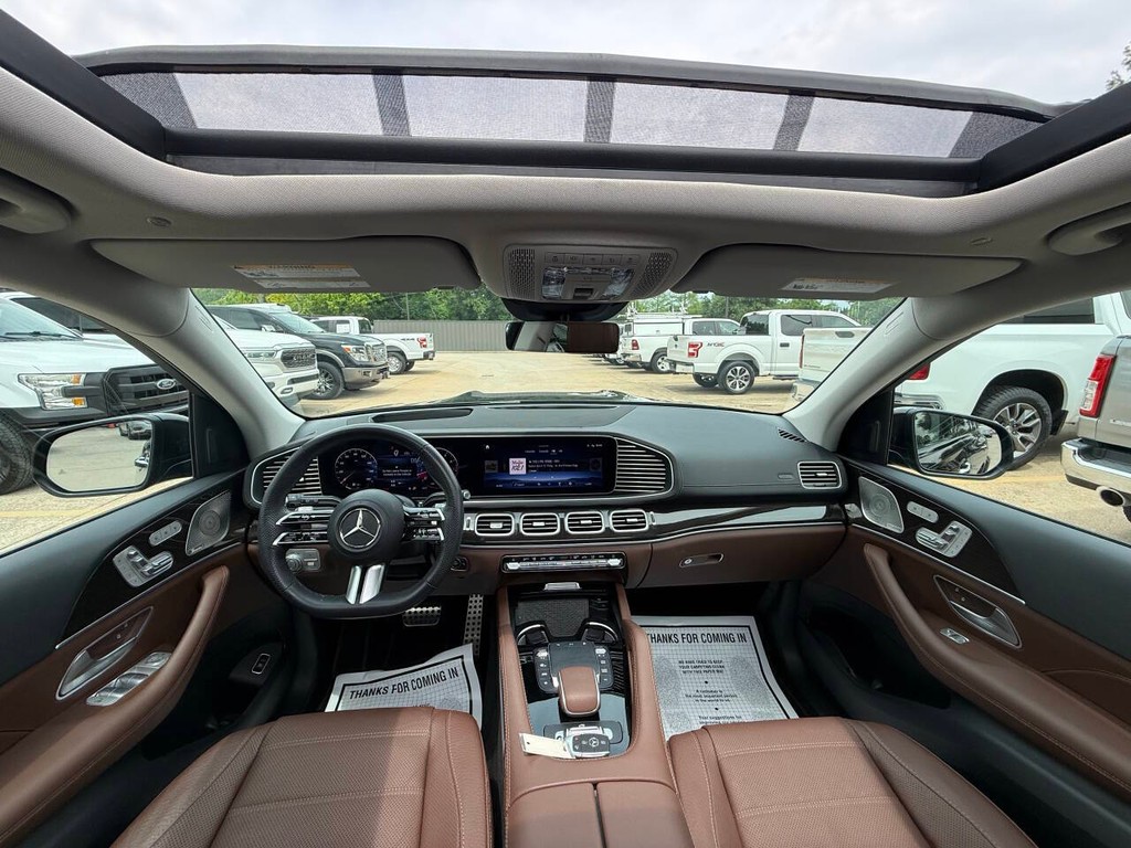 Mercedes-Benz GLS Vehicle Full-screen Gallery Image 21