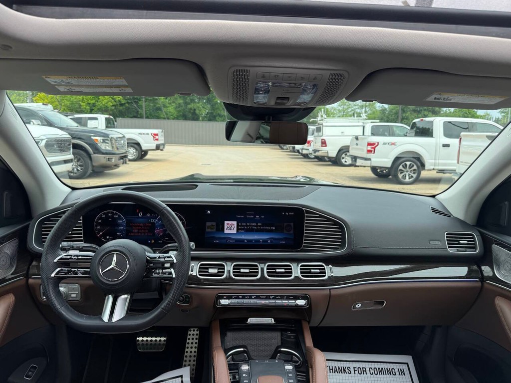 Mercedes-Benz GLS Vehicle Full-screen Gallery Image 22