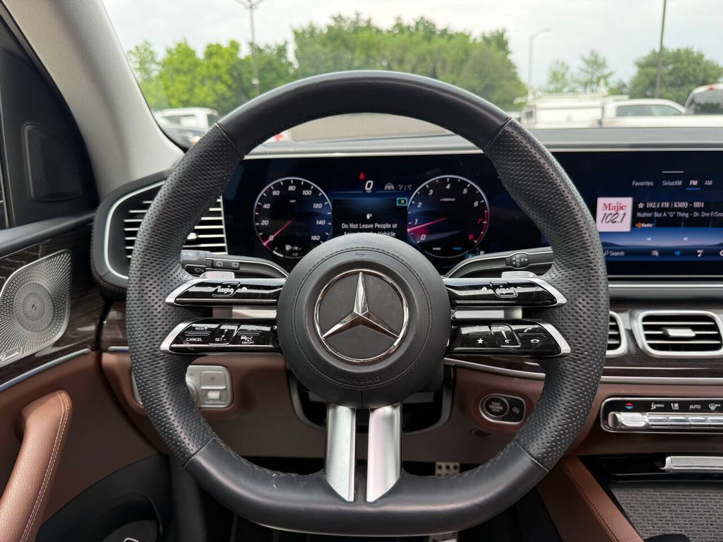 Mercedes-Benz GLS Vehicle Full-screen Gallery Image 24