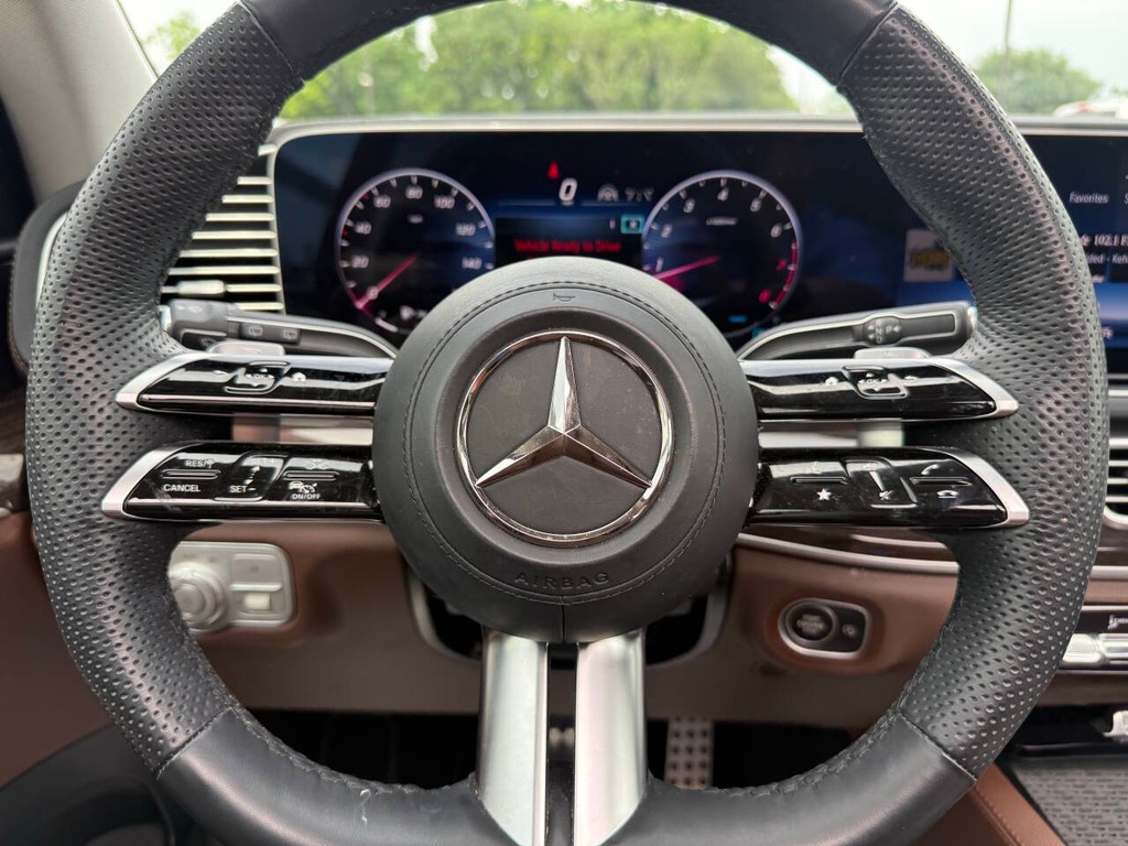 Mercedes-Benz GLS Vehicle Full-screen Gallery Image 25