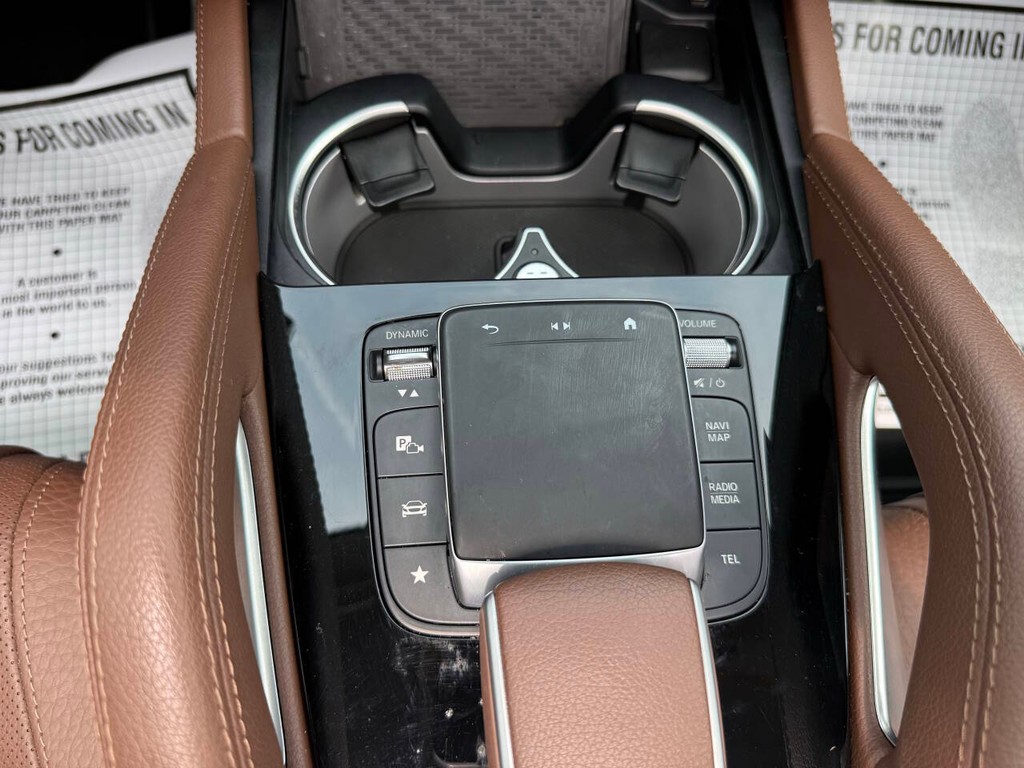 Mercedes-Benz GLS Vehicle Full-screen Gallery Image 29