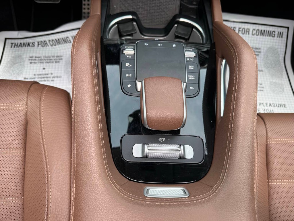 Mercedes-Benz GLS Vehicle Full-screen Gallery Image 30