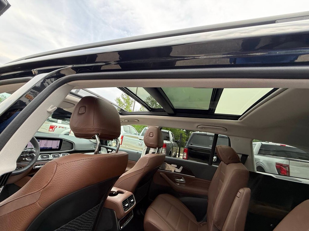 Mercedes-Benz GLS Vehicle Full-screen Gallery Image 33