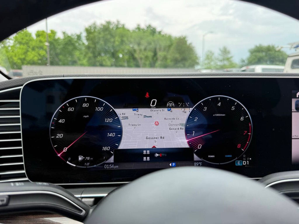 Mercedes-Benz GLS Vehicle Full-screen Gallery Image 34