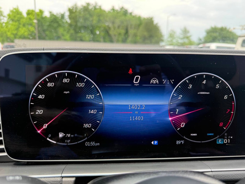 Mercedes-Benz GLS Vehicle Full-screen Gallery Image 35